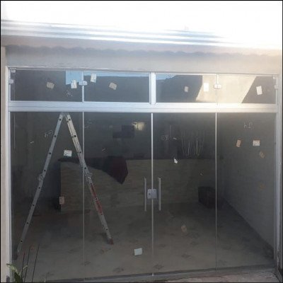 Porta 4 Folhas Incolor com Basculante