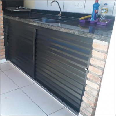 Fechamento de Pia em Esquadria de Alumínio