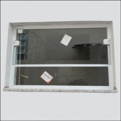 Vitrô de Banheiro Liso com Basculante