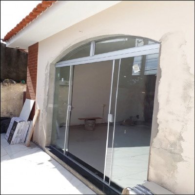 Porta 4 Folhas Incolor com Arco