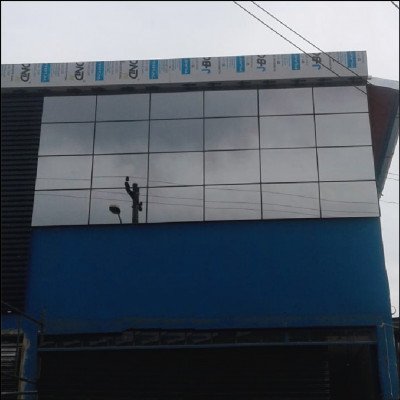 Fachada Comercial em Vidro Laminado - imagem 1