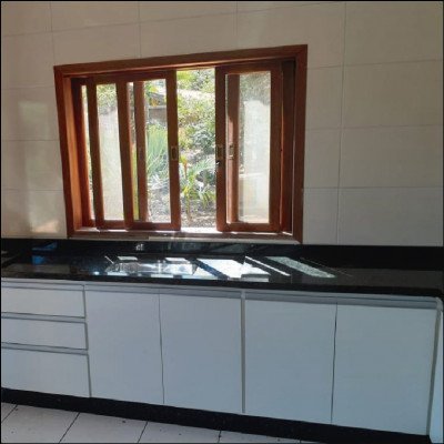 Cozinha Planejada com Granito Verde Ubatuba - imagem 2