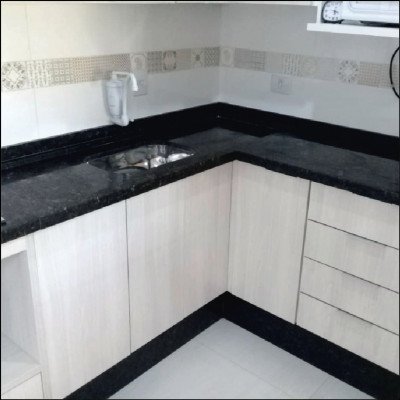 Cozinha em Granito Verde Pérola Sendo Balcão + Pia e Área de Cooktop - imagem 3