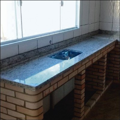 Balcão em Área Gourmet Granito Santa Cecília