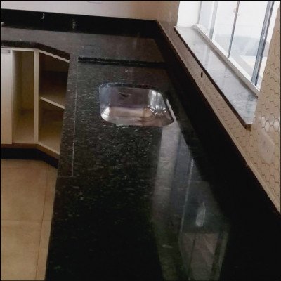 Cozinha em Granito Verde Ubatuba Pia + Balcão + Espaço para Cooktop