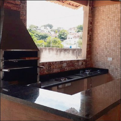 Área Externa em Granito Verde Ubatuba Pia + Balcão + Espaço para Cooktop