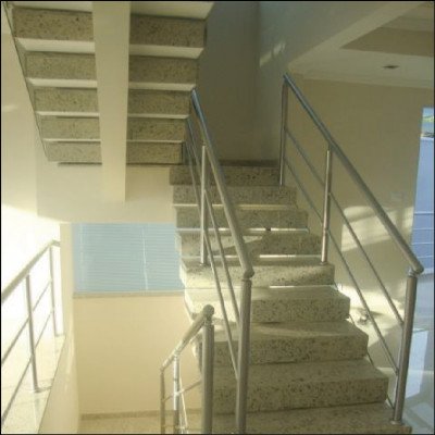 Escada em Granito Branco Dalas