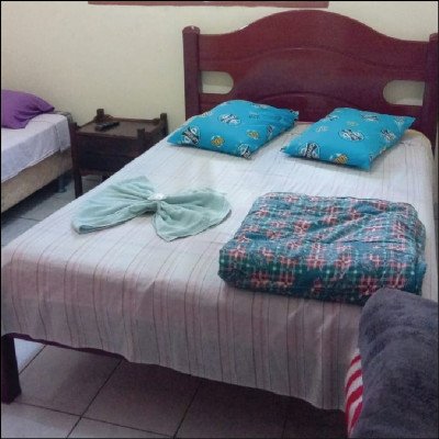 Quarto Casal com TV e Banheiro