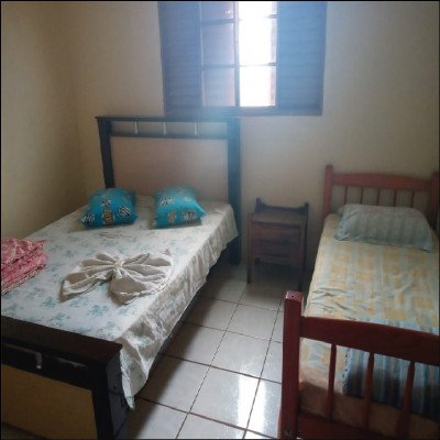 Quarto Casal com TV e Banheiro - imagem 1