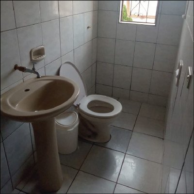 Quarto Casal com TV e Banheiro - imagem 2