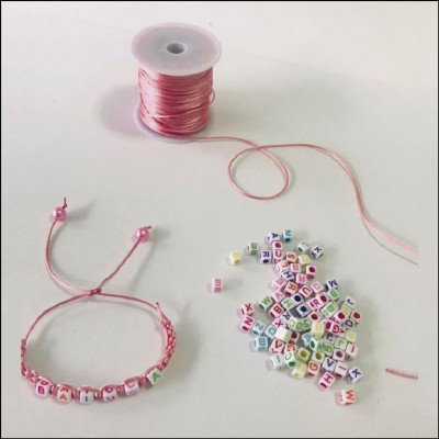 Pulseira Macramé com Letrinhas