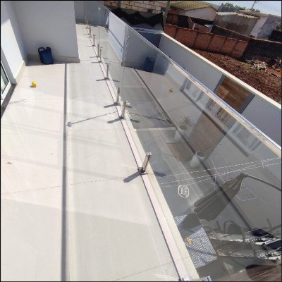 Sacada em Vidros Temperados com Torres