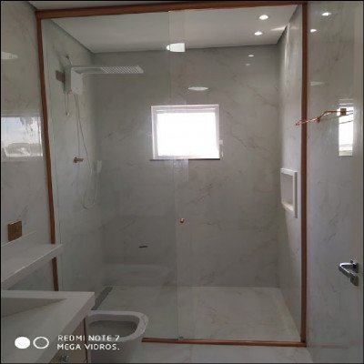 Box em Vidro Até o Teto