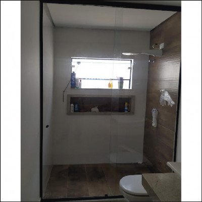 Box em Vidro Até o Teto