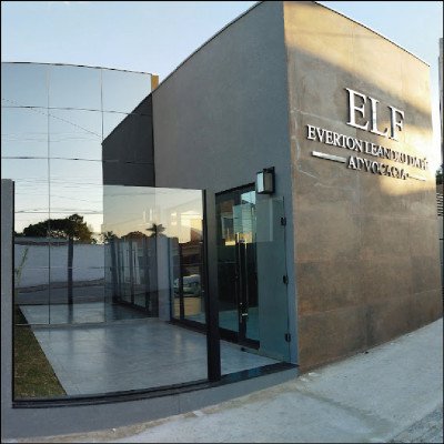 Fachada e Muro de Vidro