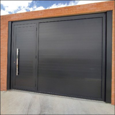 Portão Basculante com Social Embutido de Alumínio