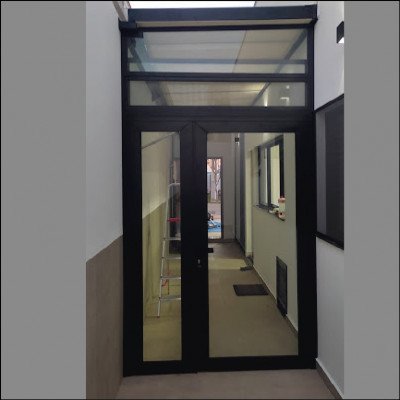 Porta em Alumínio com Vidro