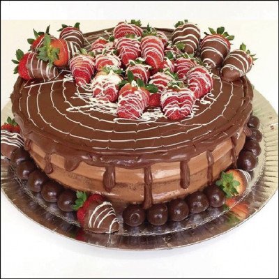 Bolo de Chocolate com Morangos