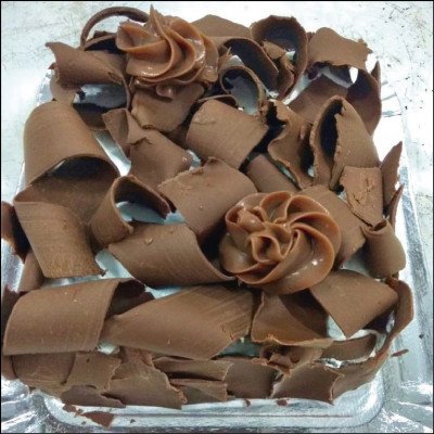 Bolo de Brigadeiro com Raspas de Chocolate