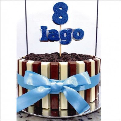 Bolo de Kit Kat Branco e Preto com Recheio Dois Amores