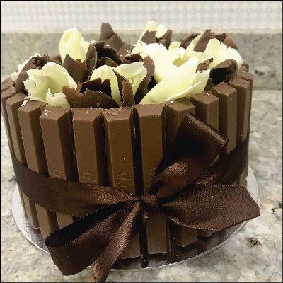 Bolo de Kit Kat Recheio Dois Amores