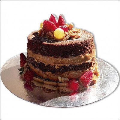 Bolo Naked Cake Massa de Chocolate com Recheio de Doce de Leite com Nozes