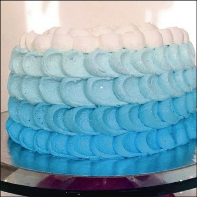 Bolo em Degradê Azul no Estilo Ombre Cake