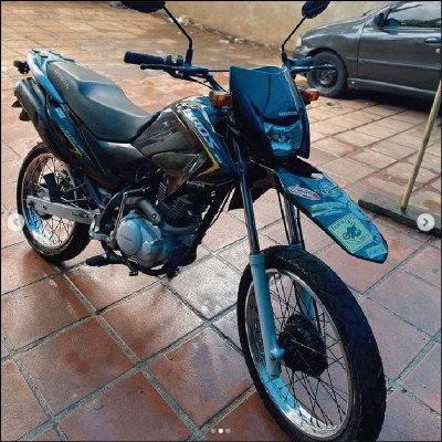 Lavagem de Moto Detalhada + Enceramento - imagem 1