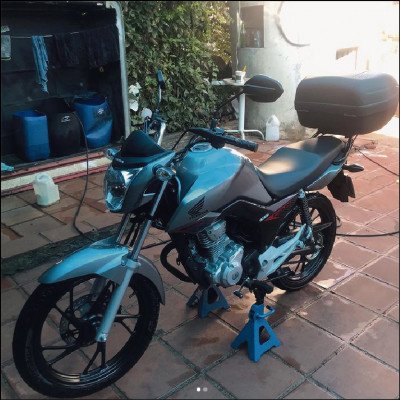 Lavagem de Moto Detalhada + Enceramento