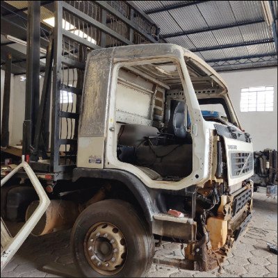 Funilaria e Pintura em Caminhões - imagem 1