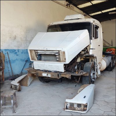 Funilaria e Pintura em Caminhões - imagem 4