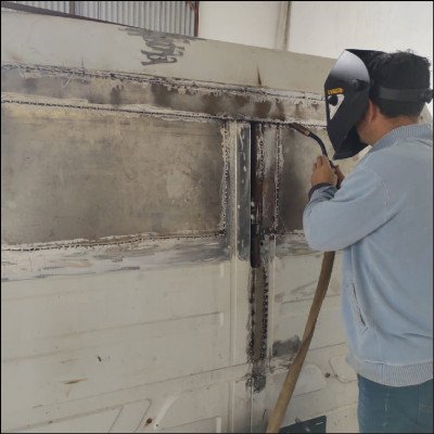 Funilaria e Pintura em Caminhões - imagem 6