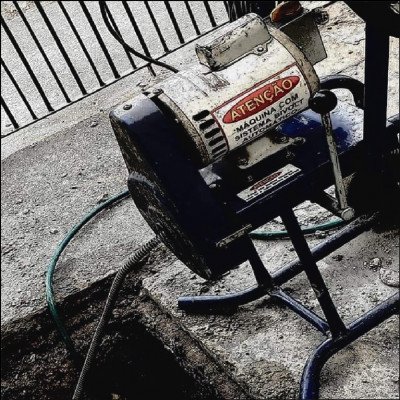 Limpeza em Caixa de Esgoto