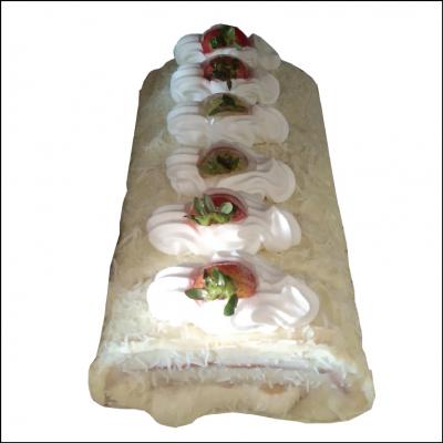 Rocambole Com Morango e Chantilly