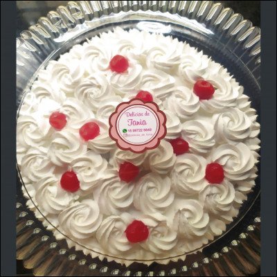 Bolo Branco Recheio de Creme com Cereja