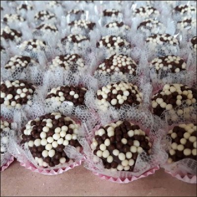 Brigadeiro Com Bolinhas