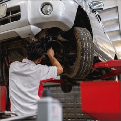 Uso de Elevador para uma Vistoria mais Completa do Veículo