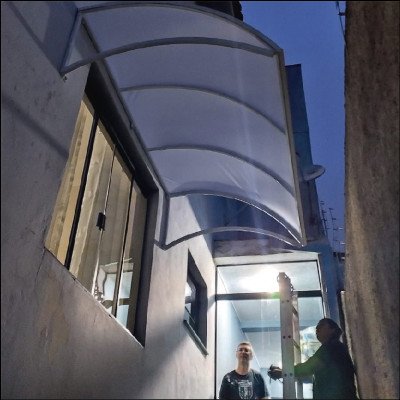 Toldo Semi Curvo de Policarbonato e Lona