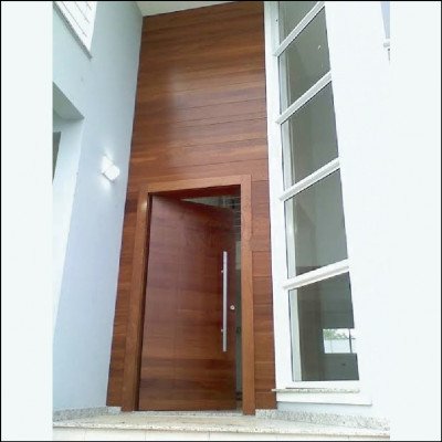Porta Pivotante em Madeira