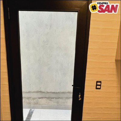 Porta de Giro com Vidro e Maçaneta