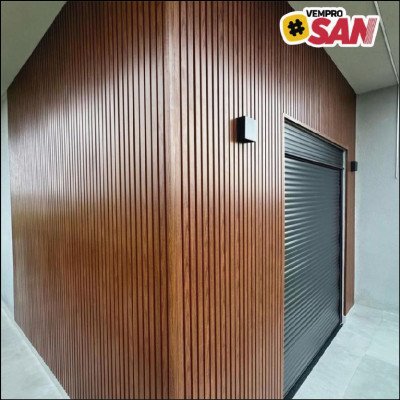 Revestimento em Parede de Painel Ripado Amadeirado