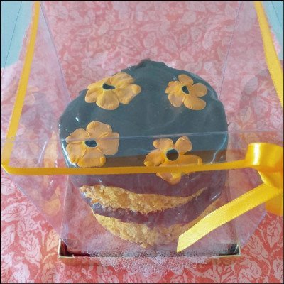 Bolo Caseiro com Flores Comestíveis - imagem 1