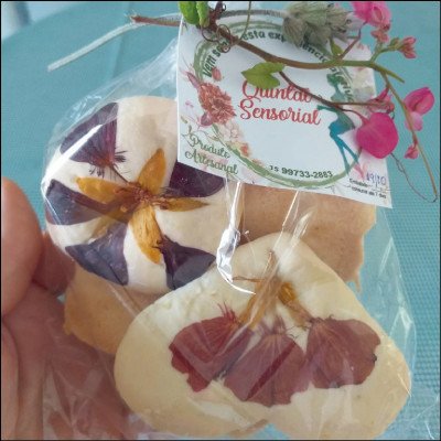 Bolachas Caseiras com Flores Comestíveis