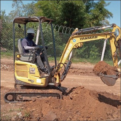 Serviços em Mini Retroescavadeira