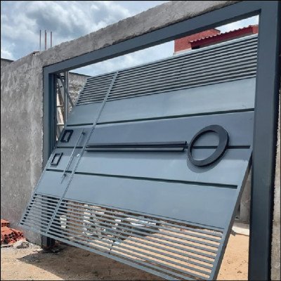 Portão Basculante com Social Integrado - imagem 1