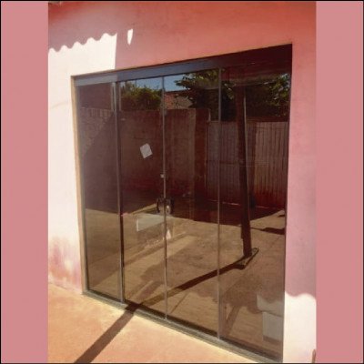 Porta 4 Folhas no Vidro Fumê Alumínio Preto