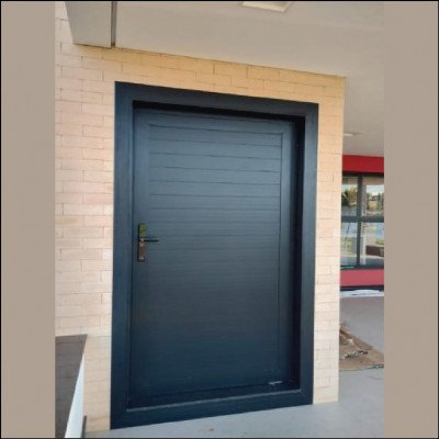 Porta Pivotante com Fechadura Digital