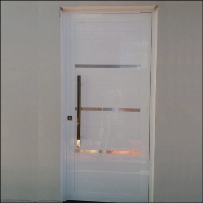 Porta em Esquadria de Alumínio