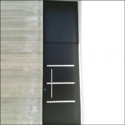 Porta em Esquadria de Alumínio