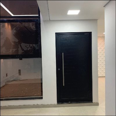 Porta em Esquadria de Alumínio
